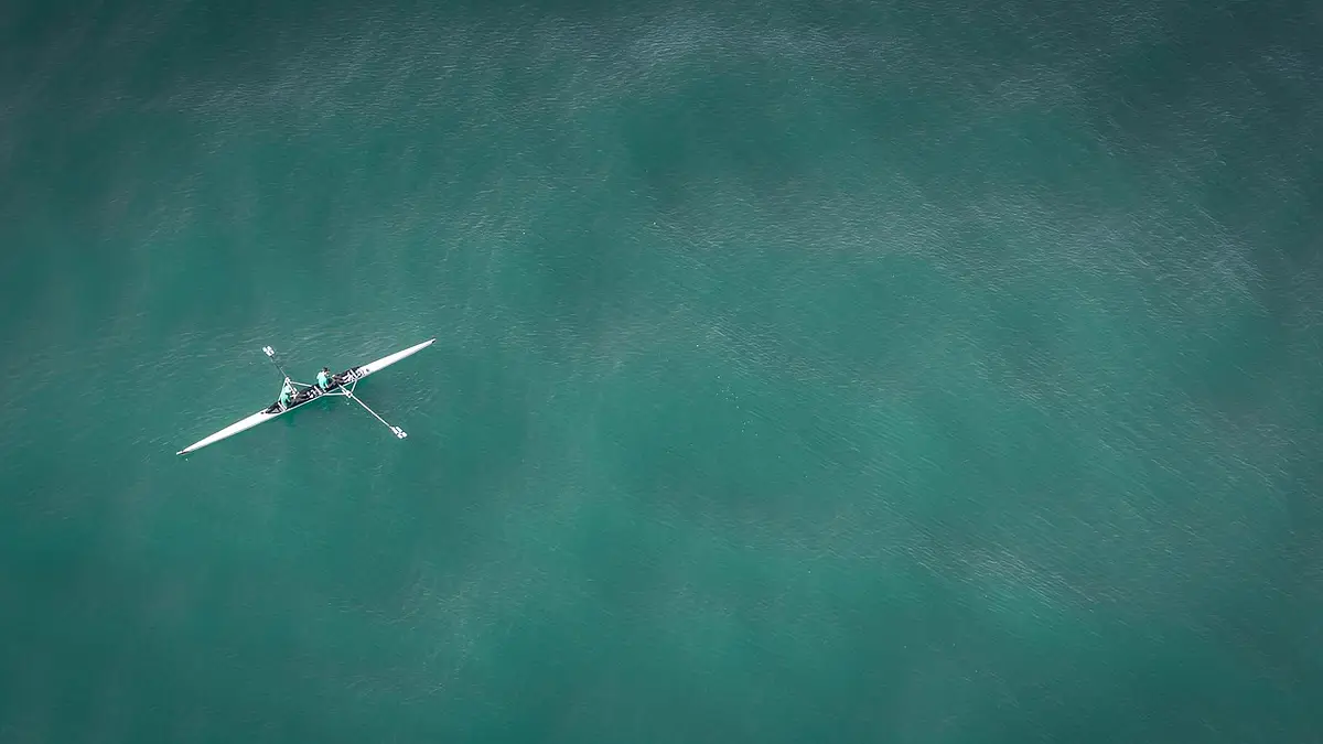 Filmowanie dronem w mieście – przepisy i bezpieczne loty