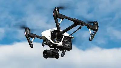 Filmowanie dronem w Warszawie – przepisy, porady, lokalizacj
